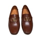 V Buckle Leather Shoe Brown